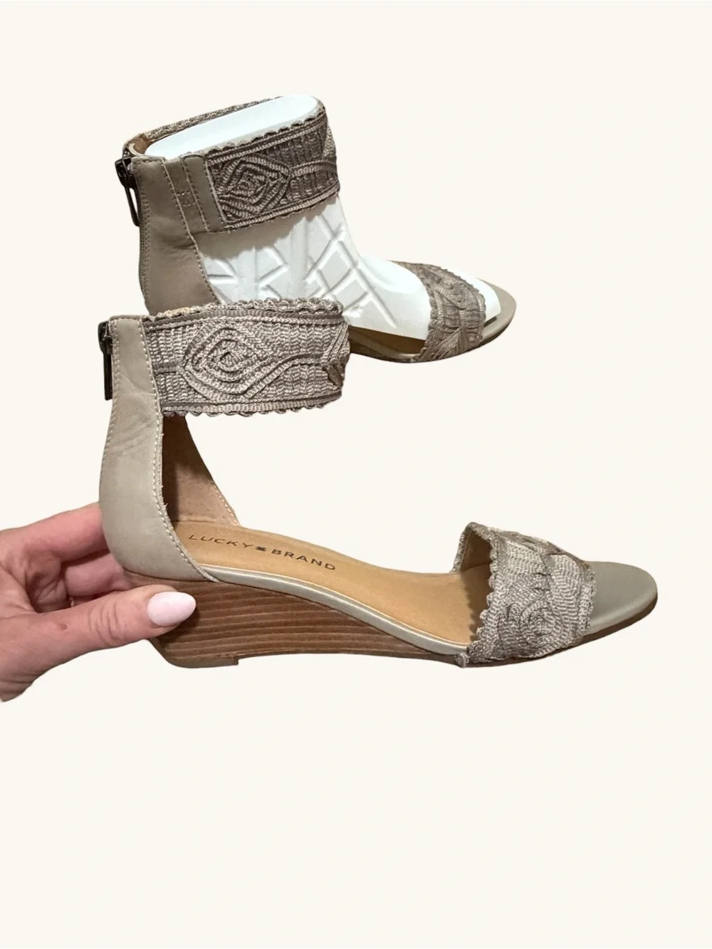 Lucky Brand Joshelle Roasted Cashew Beige Embroidered Ankle Wrap Low Wedges